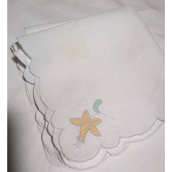 Vintage White Irish Linen Appliqued Yellow Floral Table Cover Four Napkins READ - Picture 6 of 9